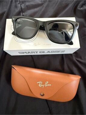 Ai Men’s Black Frame Sunglasses with Dark Lenses
